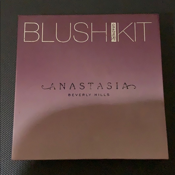 Anastasia Beverly Hills Other - Anastasia Beverly Hills Gradient Blush Kit